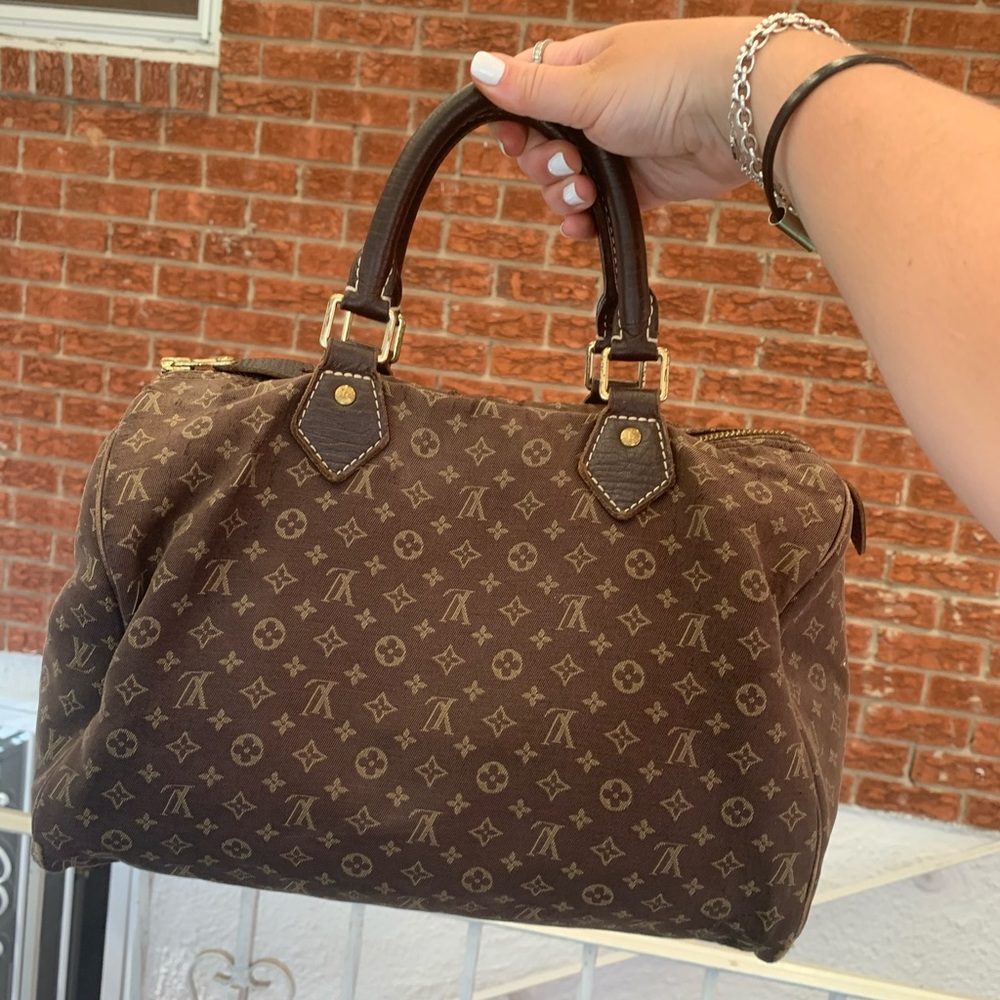 AUTHENTIC LOUIS VUITTON SPEEDY BAG